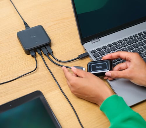 Trust Chargeur de bureau universel MAXO 100W - 4 ports (25242) - Achat / Vente Chargeur sur Cybertek.fr - 4
