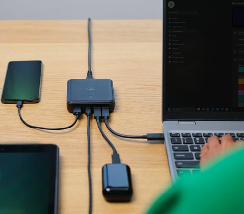 Trust Chargeur de bureau universel MAXO 100W - 4 ports (25242) - Achat / Vente Chargeur sur Cybertek.fr - 5