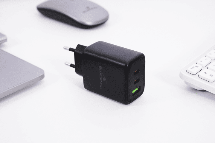 Bluestork Chargeur 65W PD - 3 ports + Câble USB-C 2m - Noir (PW-65-CCA-B) - Achat / Vente Chargeur sur Cybertek.fr - 7