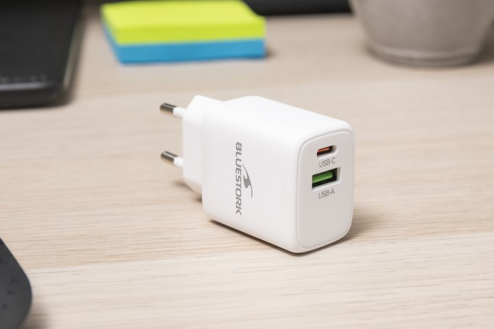 Bluestork Chargeur GaN/Power Delivery USB 30W - 2 ports - Blanc (PW-30-CA) - Achat / Vente Chargeur sur Cybertek.fr - 2